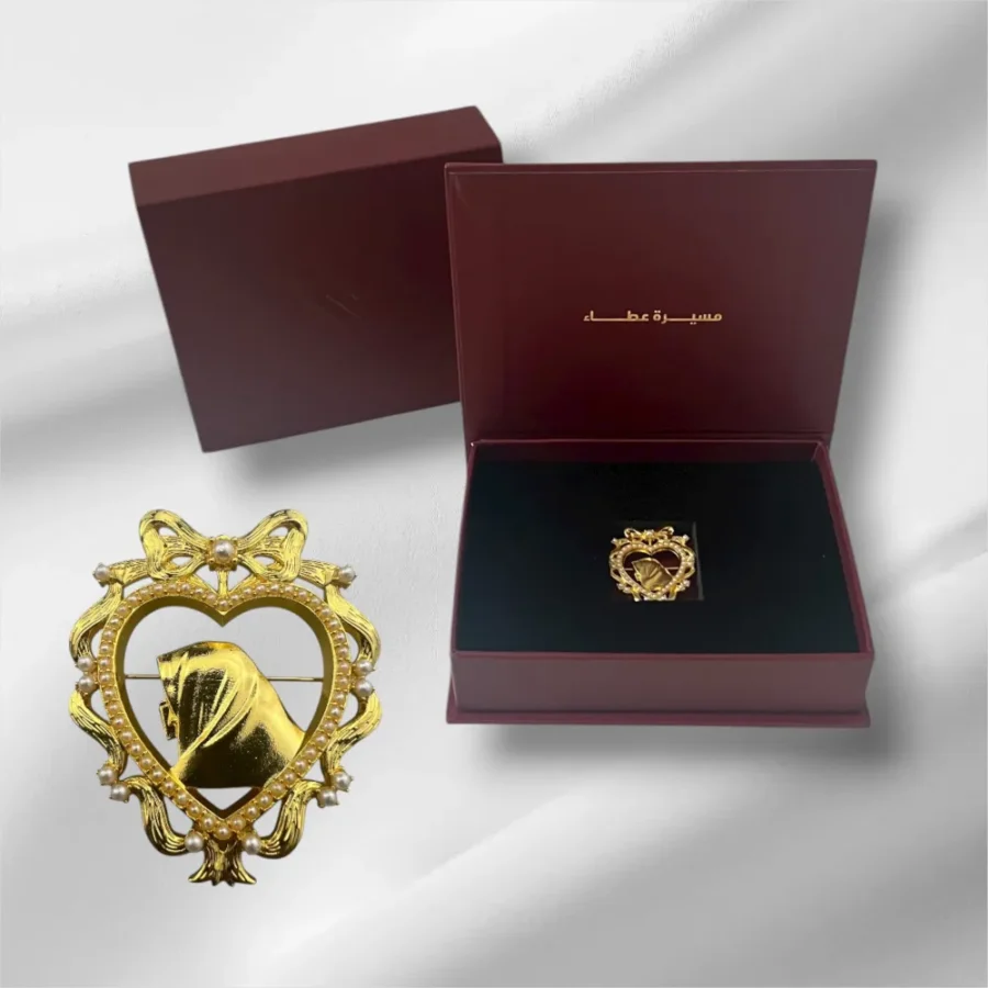 دبوس الشيخة فاطمة بنت مبارك