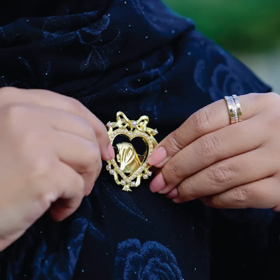 دبوس الشيخة فاطمة بنت مبارك